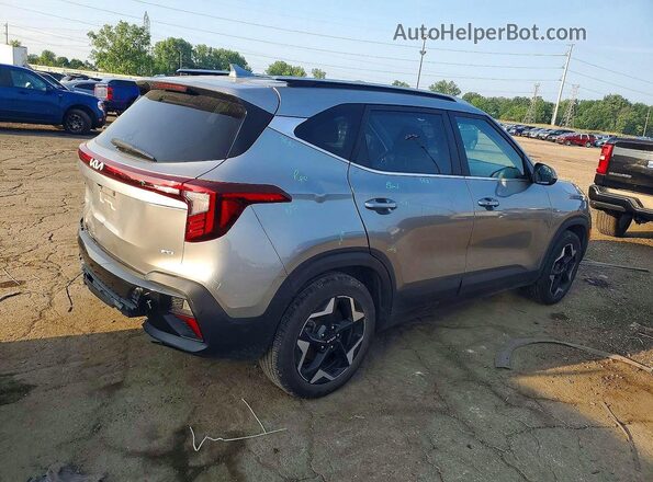 KNDERCAA3R7558272 2024 KIA SELTOS Silver Trasero derecho