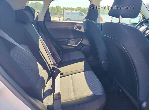 KNDJ23AU6S7940217 2025 KIA SOUL White Widok tylnych siedzeń