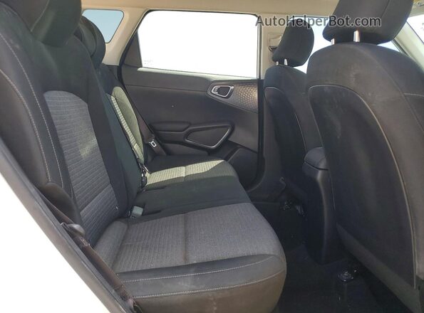 KNDJ23AU7M7781663 2021 KIA SOUL White Vista de los asientos traseros
