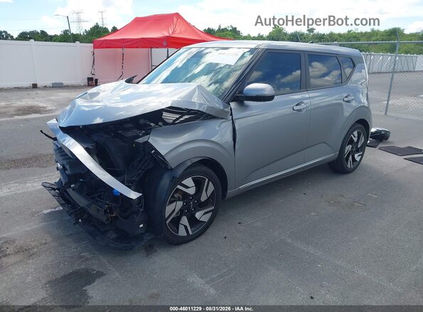 KNDJ53AU5S7948736 2025 KIA SOUL Silver წინა მარცხენა ხედი სამი მეოთხედიდან