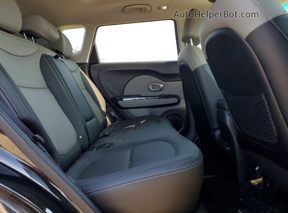 KNDJP3A51J7516596 2018 KIA SOUL Black Rear interior view