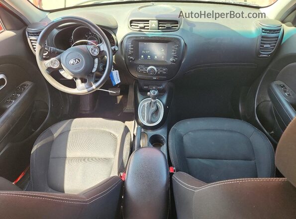 KNDJP3A56J7544104 2018 KIA SOUL Red Dashboard view