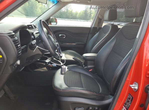 KNDJX3AA6J7551745 2018 KIA SOUL Red Вид салону спереду