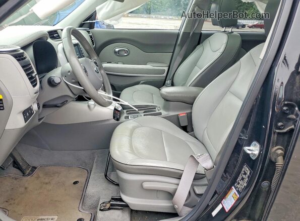 KNDJX3AE4G7017283 2016 KIA SOUL Black Front interior view