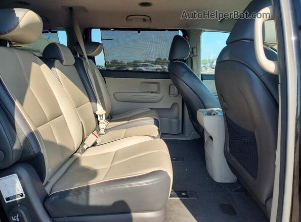 KNDMB5C18H6284287 2017 KIA SEDONA Black უკანა სალონის ხედი