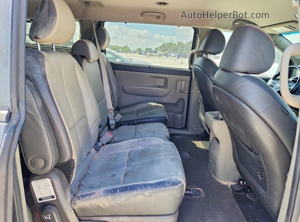 KNDMB5C1XH6281181 2017 KIA SEDONA Gray უკანა სალონის ხედი