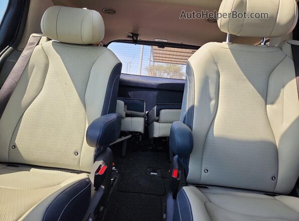 KNDNE5KA3S6038641 2025 KIA CARNIVAL Gray Vista de los asientos traseros