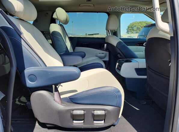 KNDNE5KA3S6038641 2025 KIA CARNIVAL Gray Vista interior trasera