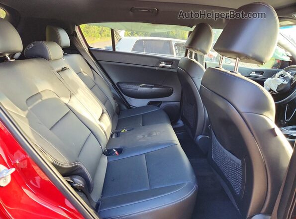 KNDP6CACXL7743879 2020 KIA SPORTAGE Red Rear interior view