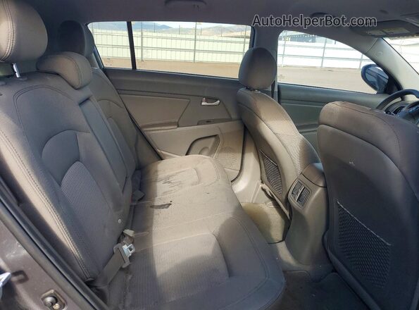 KNDPBCAC4G7840691 2016 KIA SPORTAGE Серый Вид задней части салона