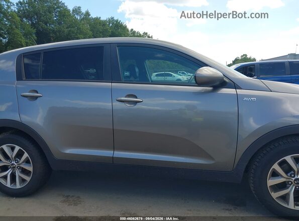 KNDPBCACXG7811650 2016 KIA SPORTAGE Gray Vista interior trasera