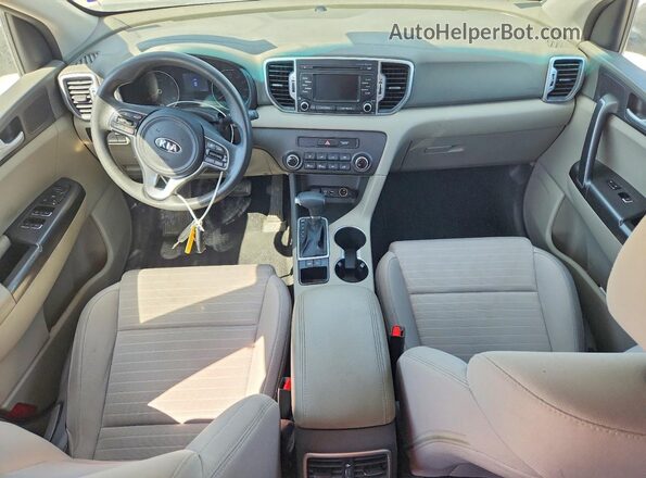 KNDPM3AC8J7365502 2018 KIA SPORTAGE Серебряный Вид панели приборов