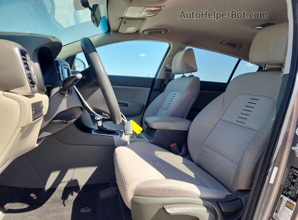 KNDPM3AC8J7365502 2018 KIA SPORTAGE Серебряный Вид салона спереди