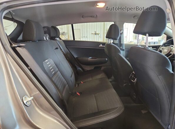 KNDPMCAC4J7383818 2018 KIA SPORTAGE Gray Vista interior trasera