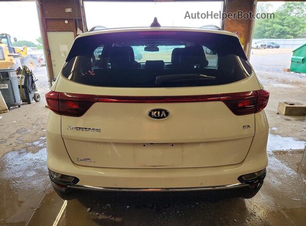 KNDPNCAC9N7013399 2022 KIA SPORTAGE White Հետևի տեսք
