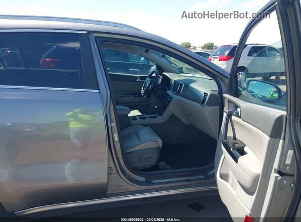 KNDPRCA67H7263954 2017 KIA SPORTAGE Gray Вид салону спереду