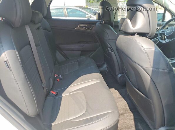 KNDPXCDG7S7212178 2025 KIA SPORTAGE White Вид задньої частини салону