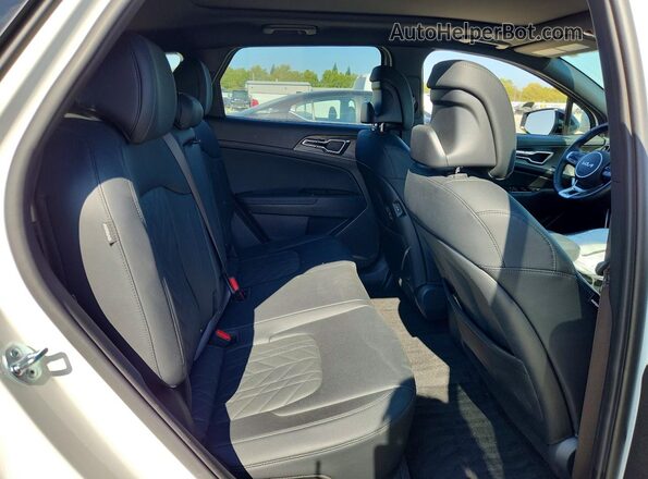 KNDPZDDH3S7242044 2025 KIA SPORTAGE White Вид задньої частини салону