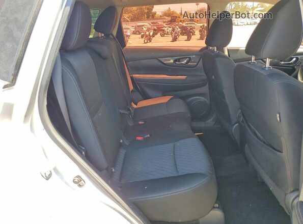 KNMAT2MT1HP581071 2017 NISSAN ROGUE Silver Սալոնի հետևի տեսք