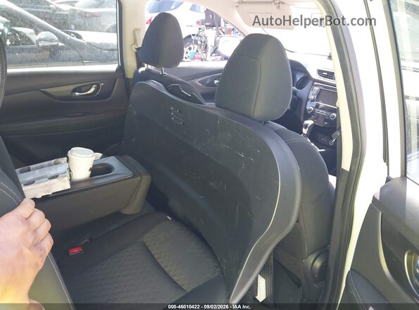 KNMAT2MT2JP562776 2018 NISSAN ROGUE White VIN კოდის სტიკერის ხედი