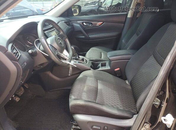 KNMAT2MT4HP521771 2017 NISSAN ROGUE Черный Вид салона спереди
