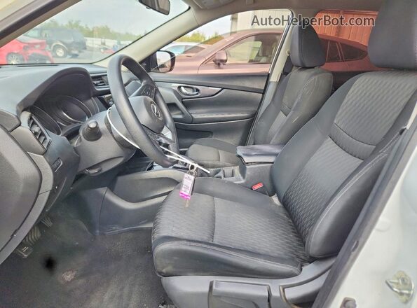 KNMAT2MT5JP521459 2018 NISSAN ROGUE White Front interior view