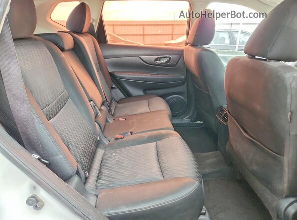KNMAT2MT5JP521459 2018 NISSAN ROGUE White Rear interior view
