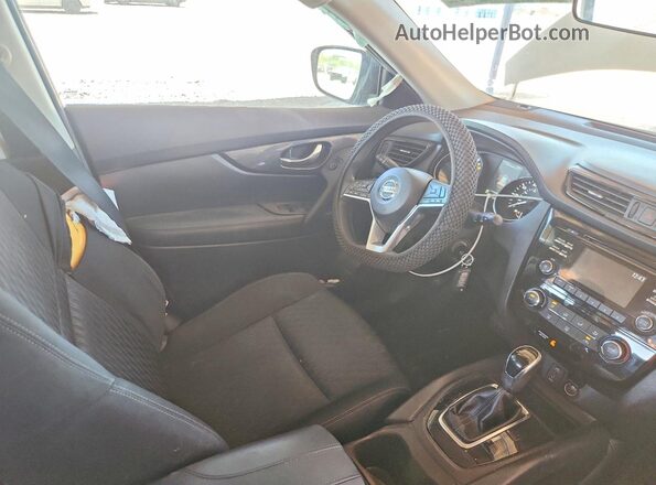 KNMAT2MT9HP533608 2017 NISSAN ROGUE Silver Front interior view