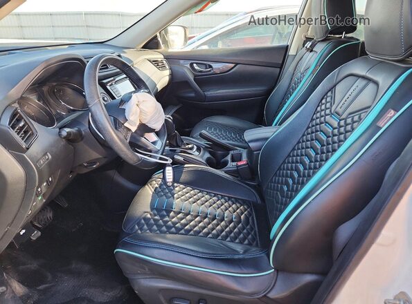 KNMAT2MV3KP517039 2019 NISSAN ROGUE White Front interior view