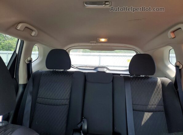 KNMAT2MV4JP509885 2018 NISSAN ROGUE White Rear seats view