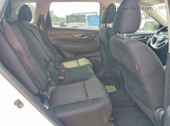 KNMAT2MV4JP509885 2018 NISSAN ROGUE White Rear interior view