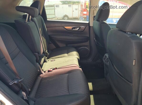KNMAT2MV5JP598933 2018 NISSAN ROGUE White Вид задньої частини салону