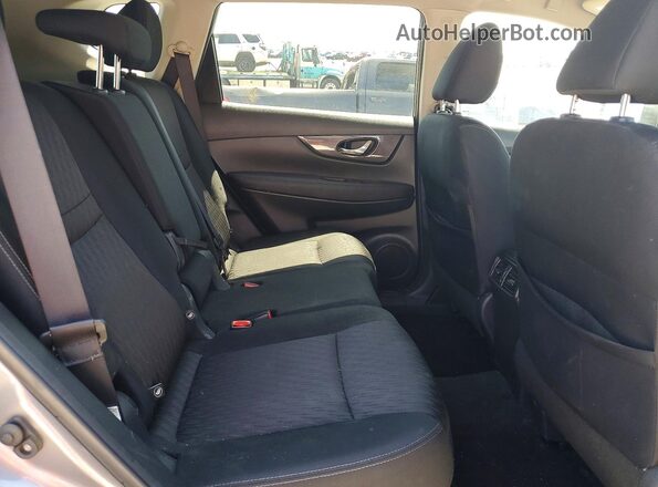 KNMAT2MV6JP623208 2018 NISSAN ROGUE Gray Rear interior view