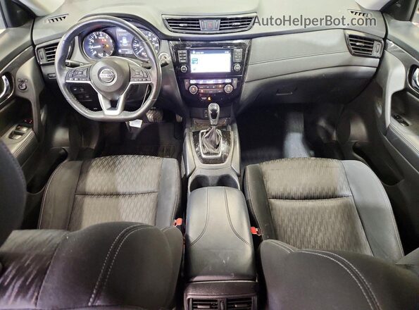 KNMAT2MV9HP548482 2017 NISSAN ROGUE Серебряный Вид панели приборов