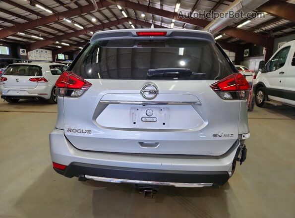 KNMAT2MV9HP548482 2017 NISSAN ROGUE Серебряный Вид сзади