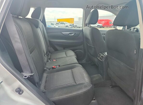 KNMAT2MVXJP507753 2018 NISSAN ROGUE Silver უკანა სალონის ხედი