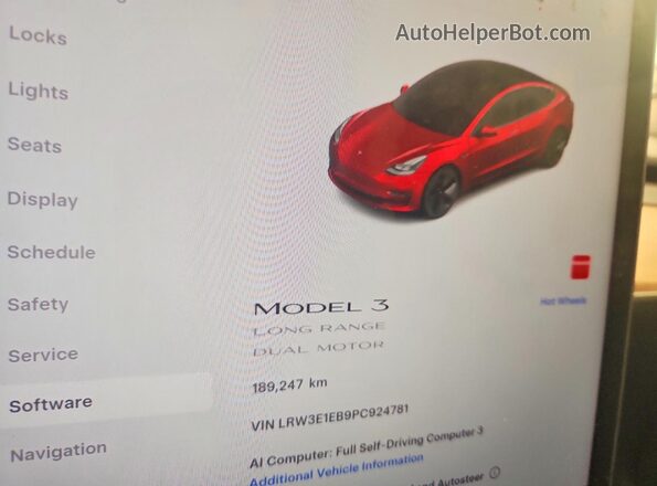 LRW3E1EB9PC924781 2023 TESLA MODEL Red ხელსაწყოთა პანელის ხედი