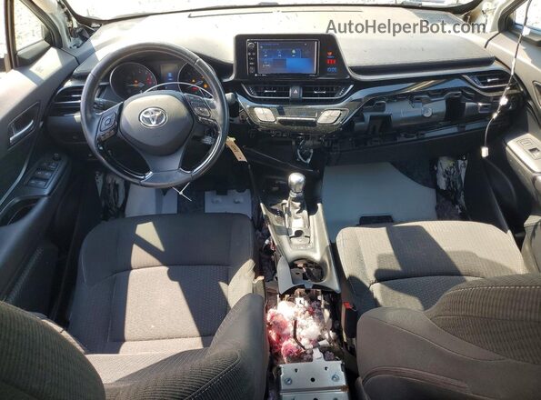 NMTKHMBX7JR015997 2018 TOYOTA C-HR White Widok deski rozdzielczej