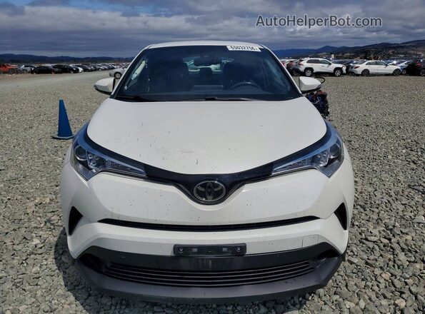 NMTKHMBX7JR015997 2018 TOYOTA C-HR White Widok z przodu