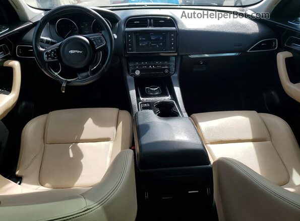 SADCJ2BV4HA067080 2017 JAGUAR F-PACE White Dashboard view