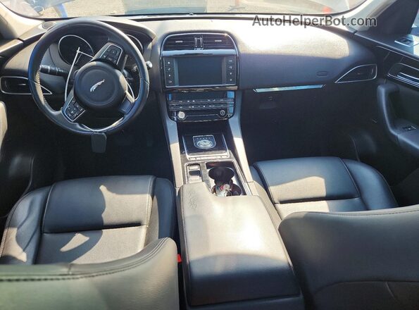 SADCJ2FX1JA255329 2018 JAGUAR F-PACE Gray Vista del salpicadero