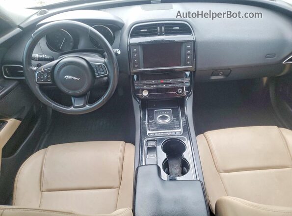 SAJAD4BV0HCP11444 2017 JAGUAR XF Silver Widok deski rozdzielczej
