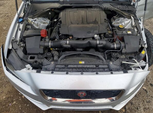 SAJAD4BV0HCP11444 2017 JAGUAR XF Silver Widok wnętrza z tyłu