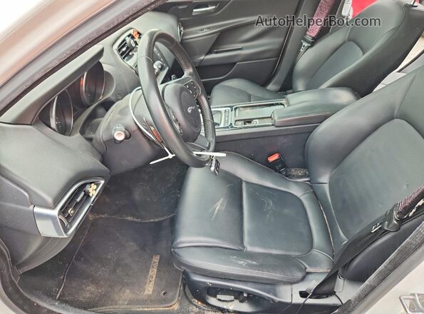 SAJAJ4FN4JCP28370 2018 JAGUAR XF White Front interior view