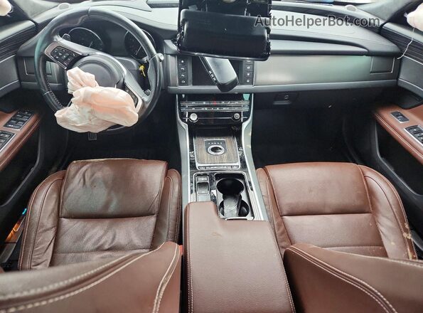SAJBG4BVXGCY08189 2016 JAGUAR XF White Dashboard view