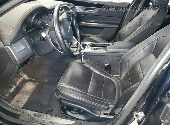 SAJBL4BV2GCY23782 2016 JAGUAR XF Black Widok wnętrza z przodu