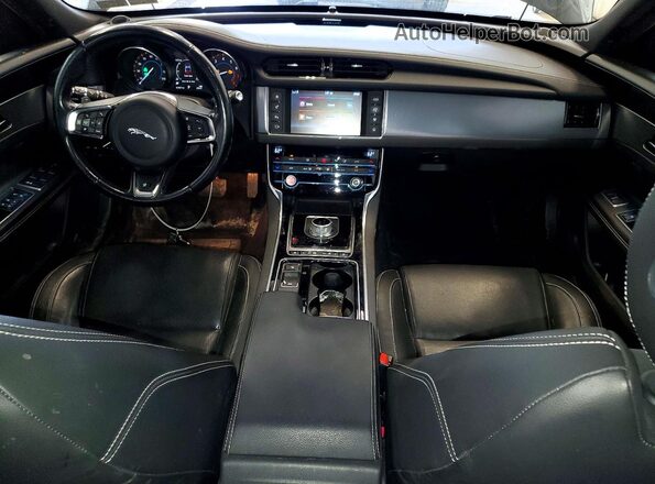 SAJBL4BV2GCY23782 2016 JAGUAR XF Black Widok deski rozdzielczej
