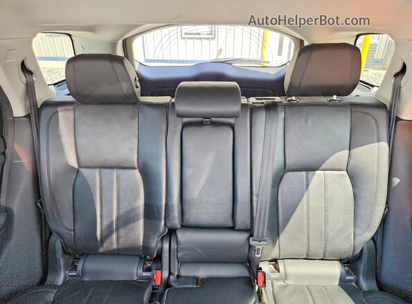 SALCR2BG4HH690673 2017 LAND ROVER DISCOVERY White Widok tylnych siedzeń