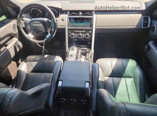 SALRRBBK0HA040018 2017 LAND ROVER DISCOVERY Charcoal Vista del salpicadero