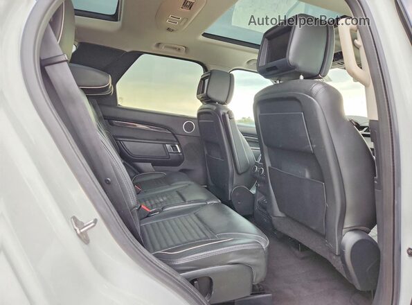 SALRT2RV3JA057421 2018 LAND ROVER DISCOVERY White Widok tylnych siedzeń
